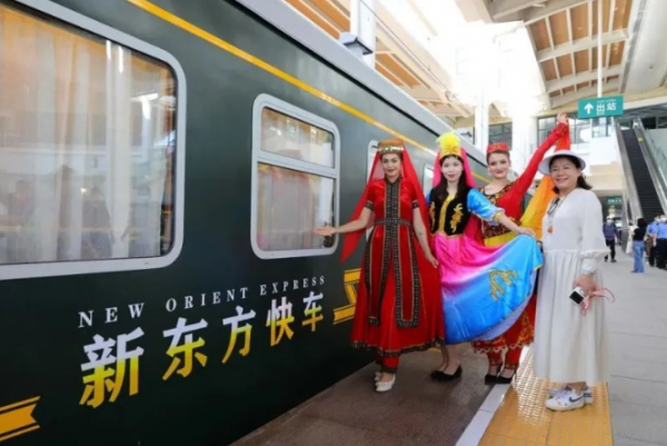 包机旅游团和专列来了，新疆旅游开启魅力模式